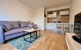 Entire Appartment, 2 Rooms Confortable At Creteil